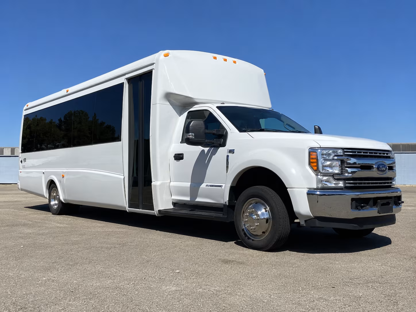 minibus rentals for small group wine tours around the west valley